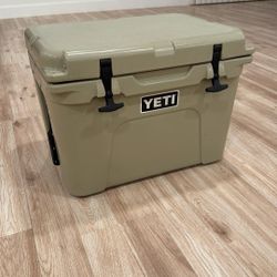 Yeti CoolerTundra 35