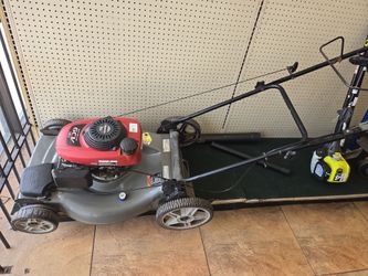 Gas powered lawnmower