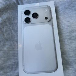 Apple iPhone 17 Pro Silver Or Max Unlocked New Sealed Bonus New Case & Screen Protector 