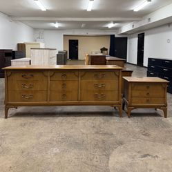 Beautiful Solid Wood United Furniture Real Mid Century Modern 9 Drawer Dresser & 1 Matching Nightstand