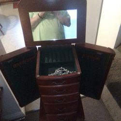 Stand Up Jewelry Box