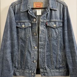 Women Levi’s Jacket 