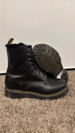 Woman’s doc martins size 7L used