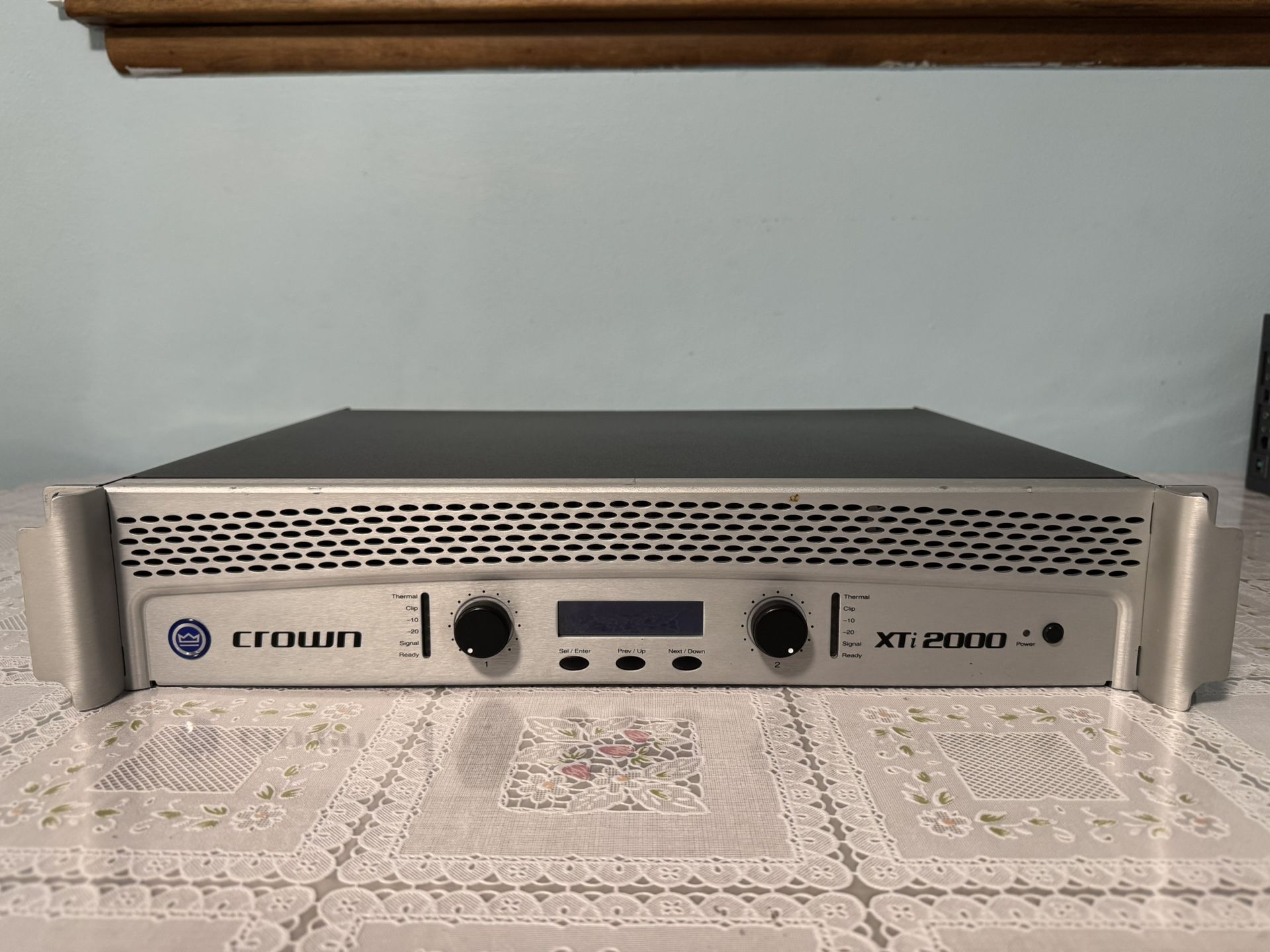 Crown XTi 2000 Power Amplifier $250