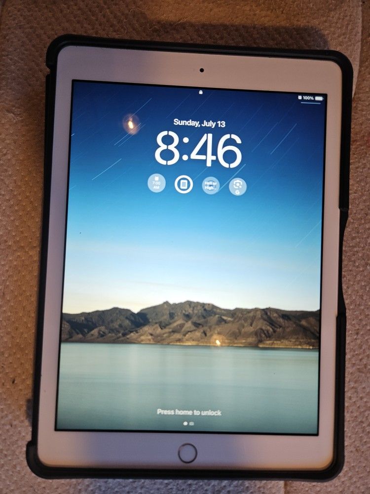 iPad 6 Wifi+Cellular 32 GB WITH foldable hard case AND Apple Pencil