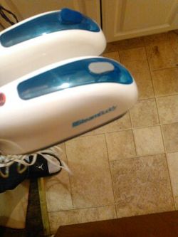 2 handheld Steamers