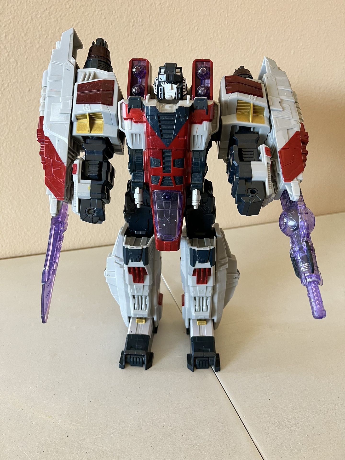 Cybertron King Starscream Transformer