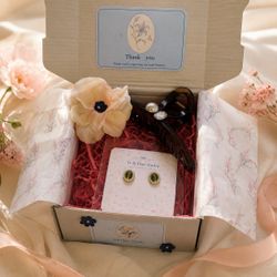 French Floral Jewelry Gift Box for Her – Earrings, Hair Clip & Handwritten Card
