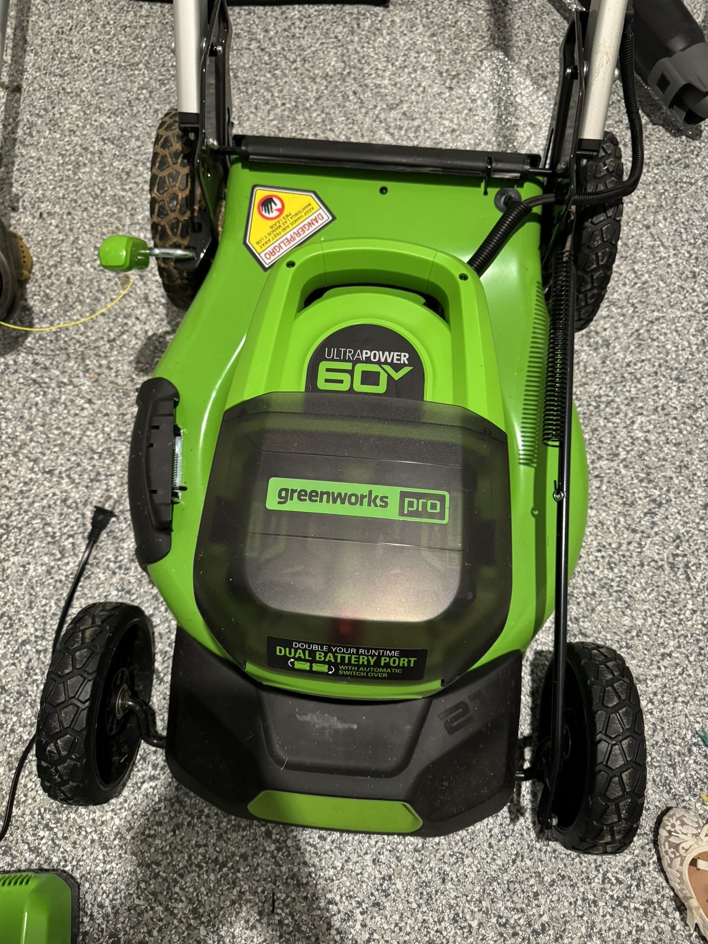 Lawn mower: Greenworks Pro 60v