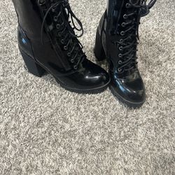 Women’s Boots Size 8