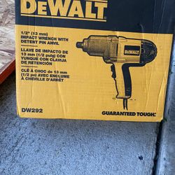 DEWALT 1/2" Impact Wrench With Detent Pin Anvil - 324DW292