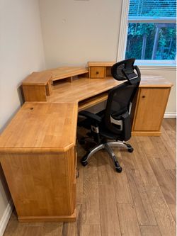 Solid wood corner desk