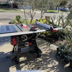 Sawstop 10” contractor table saw w/ stand