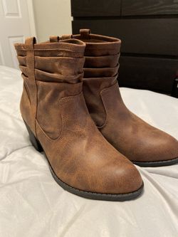 Women’s boots 8.5