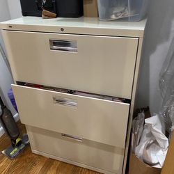 Lateral File Cabinet 3 Drawers No Key No Dents 