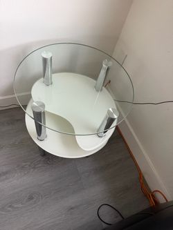Round Glass Top Side Table with Chrome Legs/ mesa de cristal de decoración