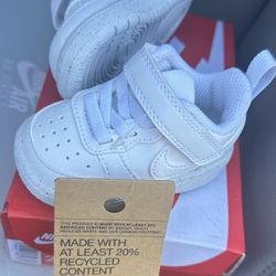 Nike Kids Court Borough Sneaker, White/ White-White, 2c