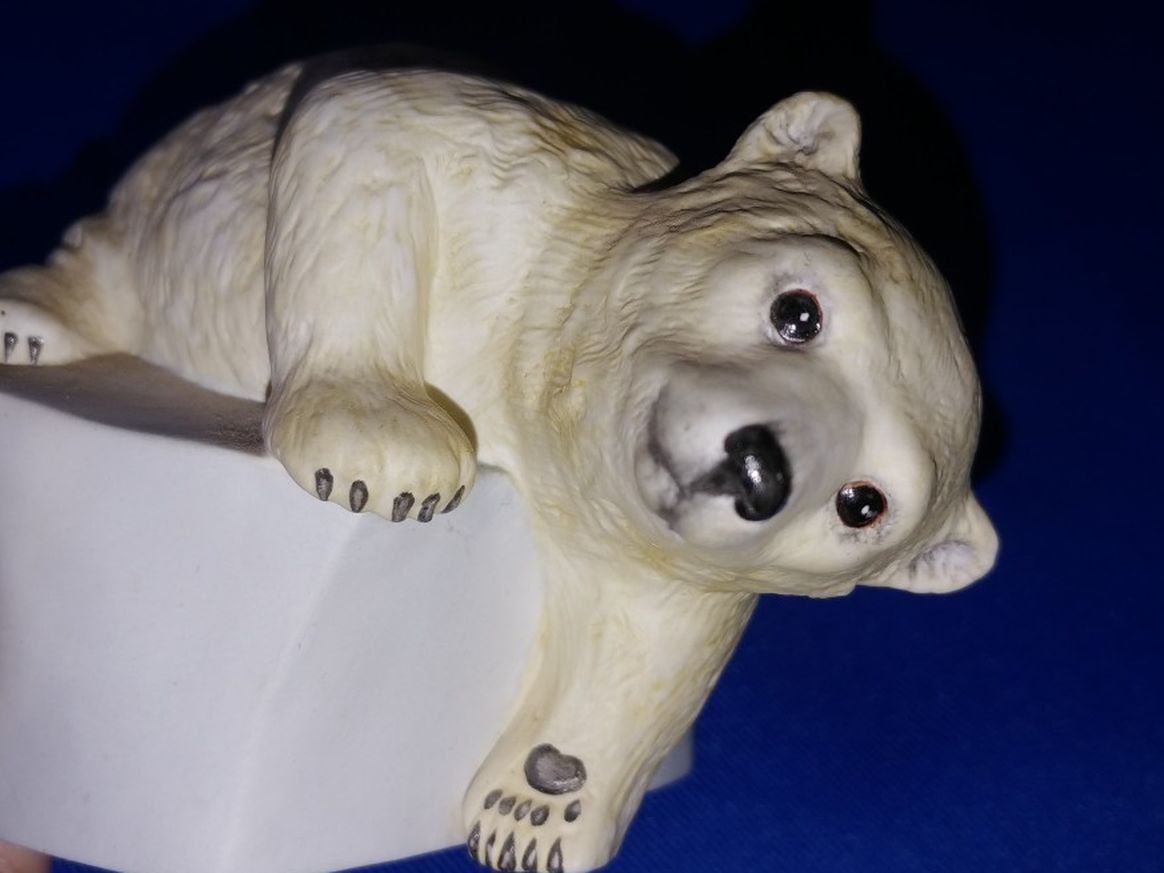 WWF Polar bear on iceberg 1982 Porcelain figure