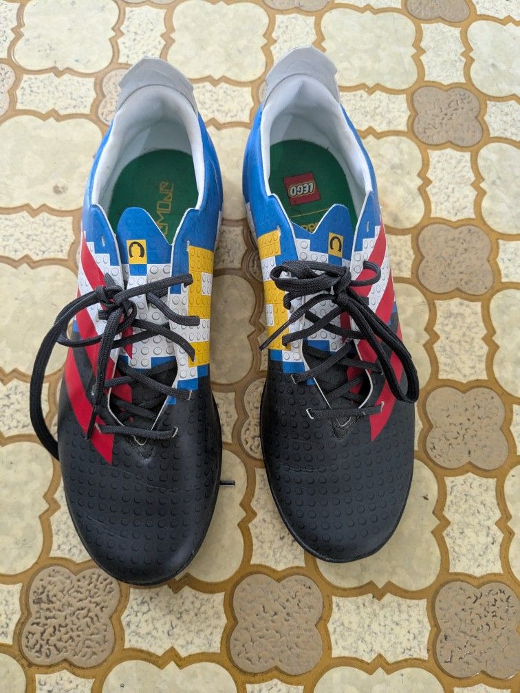 Adidas Child / Women Soccer Turf Shoes Size 5.5 US/ 38 Euro
