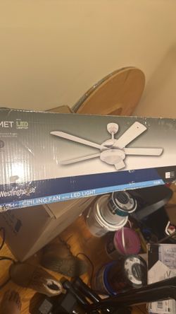 Ceiling fan w LED light