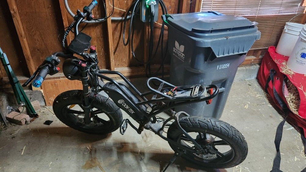 Moped-Style E-Bike