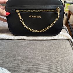 Michael Kors - Jet Set Large Saffiano Leather Crossbody Bag   