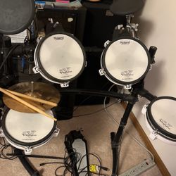 Roland Drum Set, Electric 