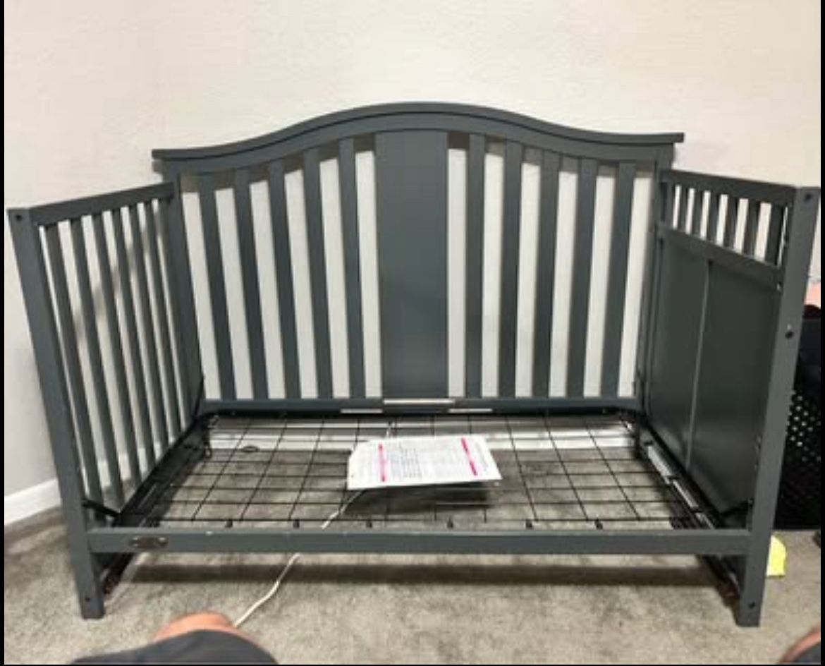 Graco Remi 4-in-1 Convertible Crib & Changer with Drawer