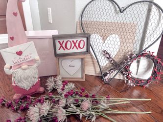 Valentines Day Decor Lot