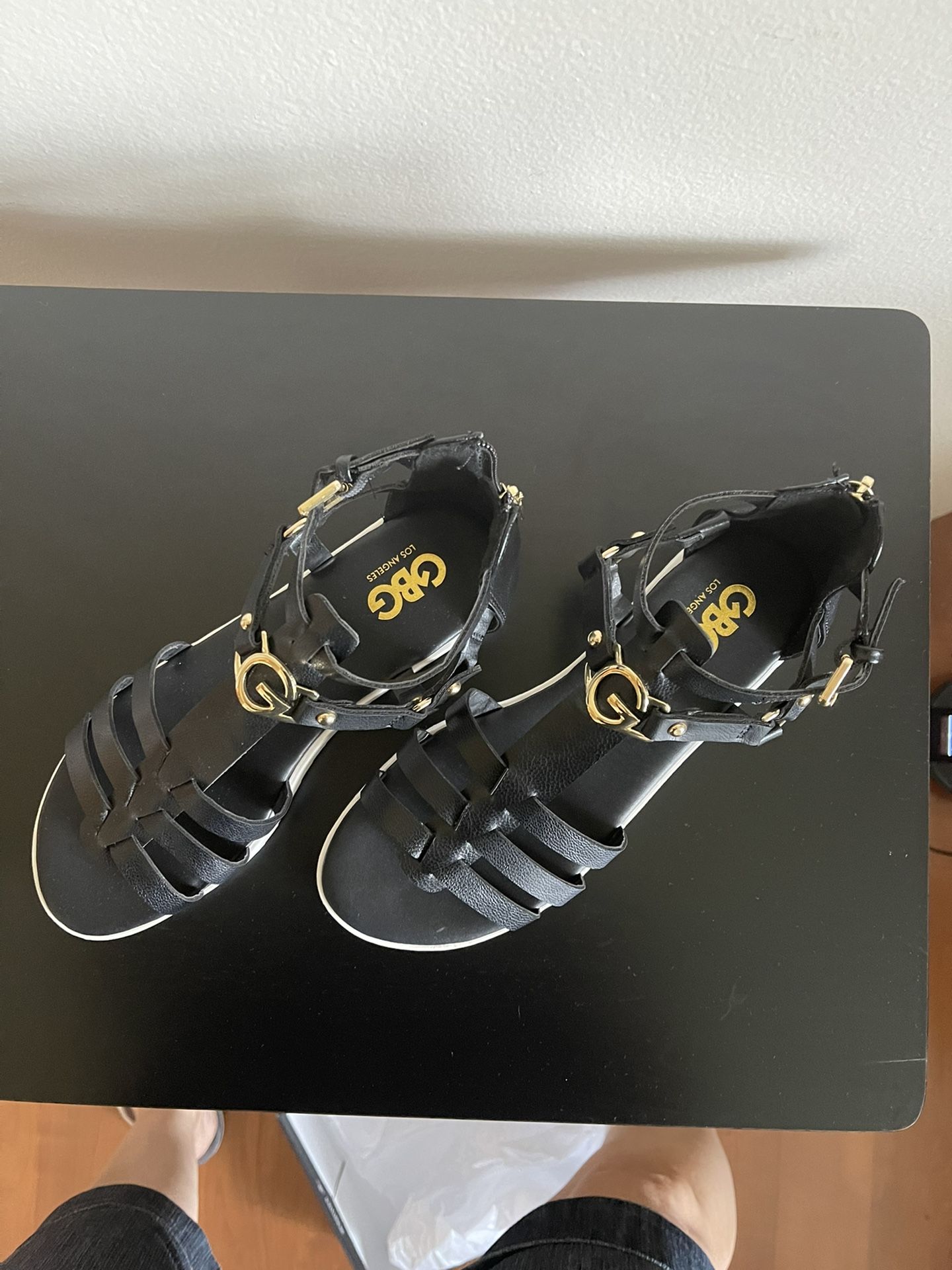 Regent Flat Gladiator Sandal Black Leather | Kurt Geiger GBG Los
