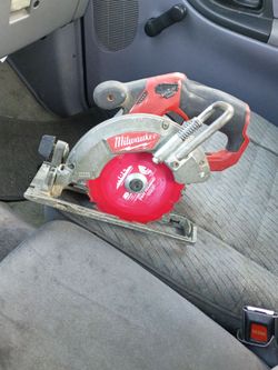 Milwaukee saw