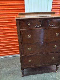 Antique Dresser 4 drawers Mahogany and Cherry