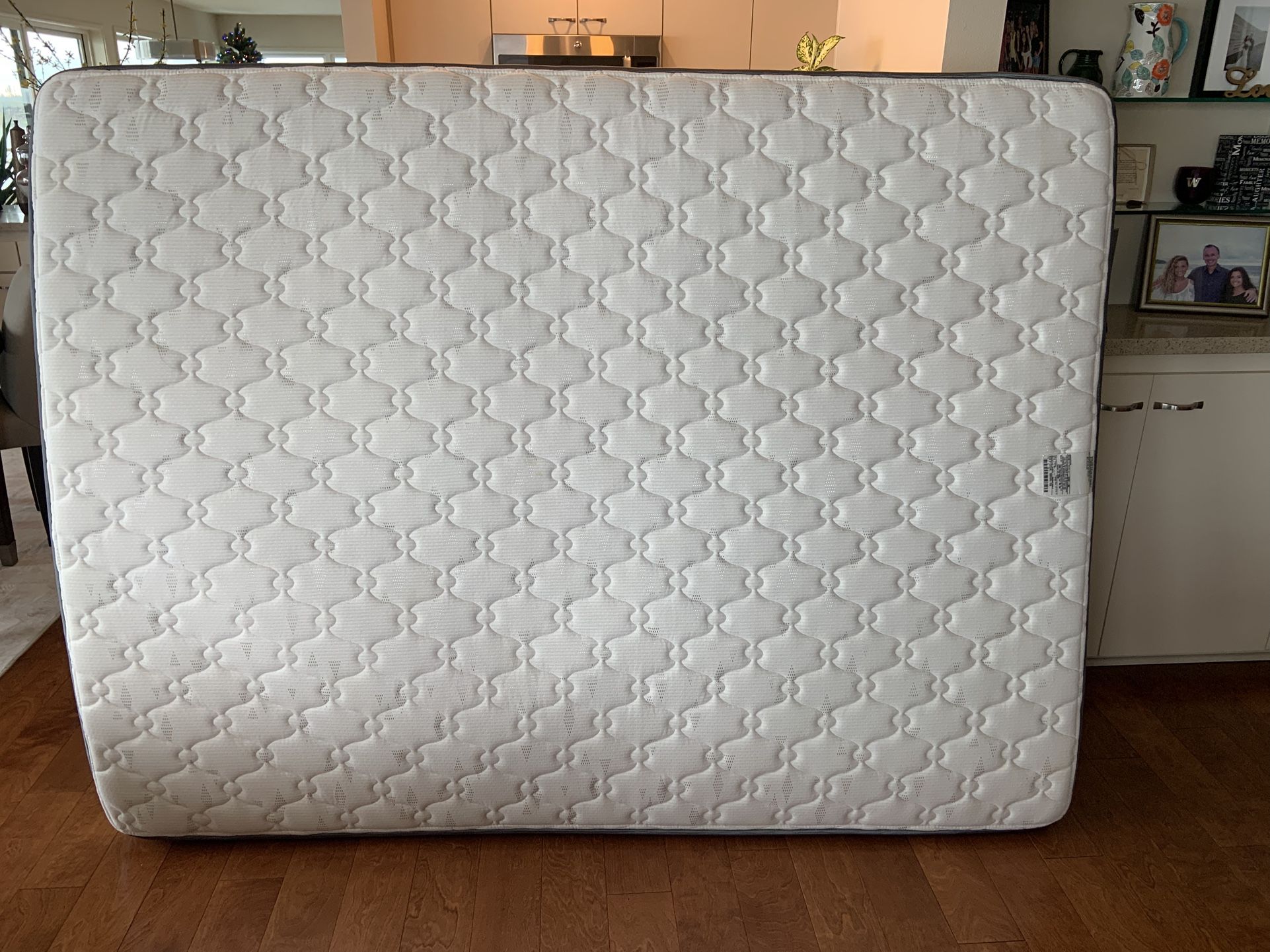 Simmons BeautySleep Mattress-Queen And Generic Brand Box spring-queen