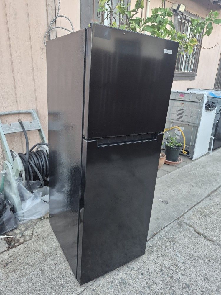 22" Fridge Like New Condition $200