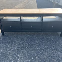 Entertainment center