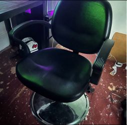 Salon chair