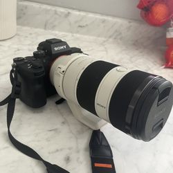 Sony F/4 70-200mm Lens 10/10 Condition!