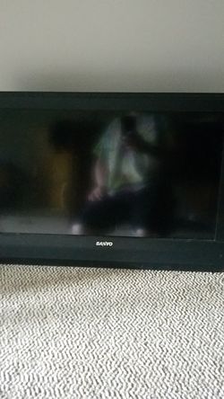 32inch sanyo wall mount TV