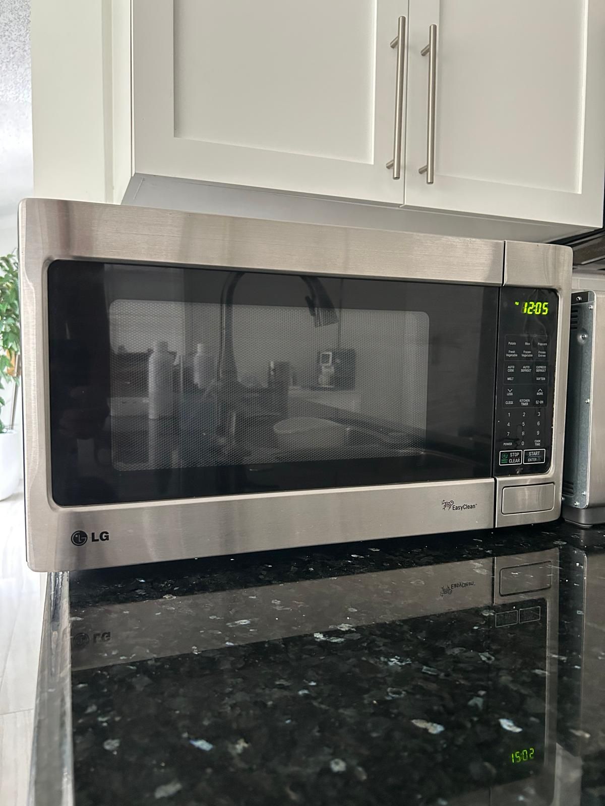 LG Microwave Oven 1.5 Countertop