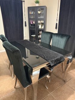 Modern Glass Dining Table with 4 Velvet Chairs