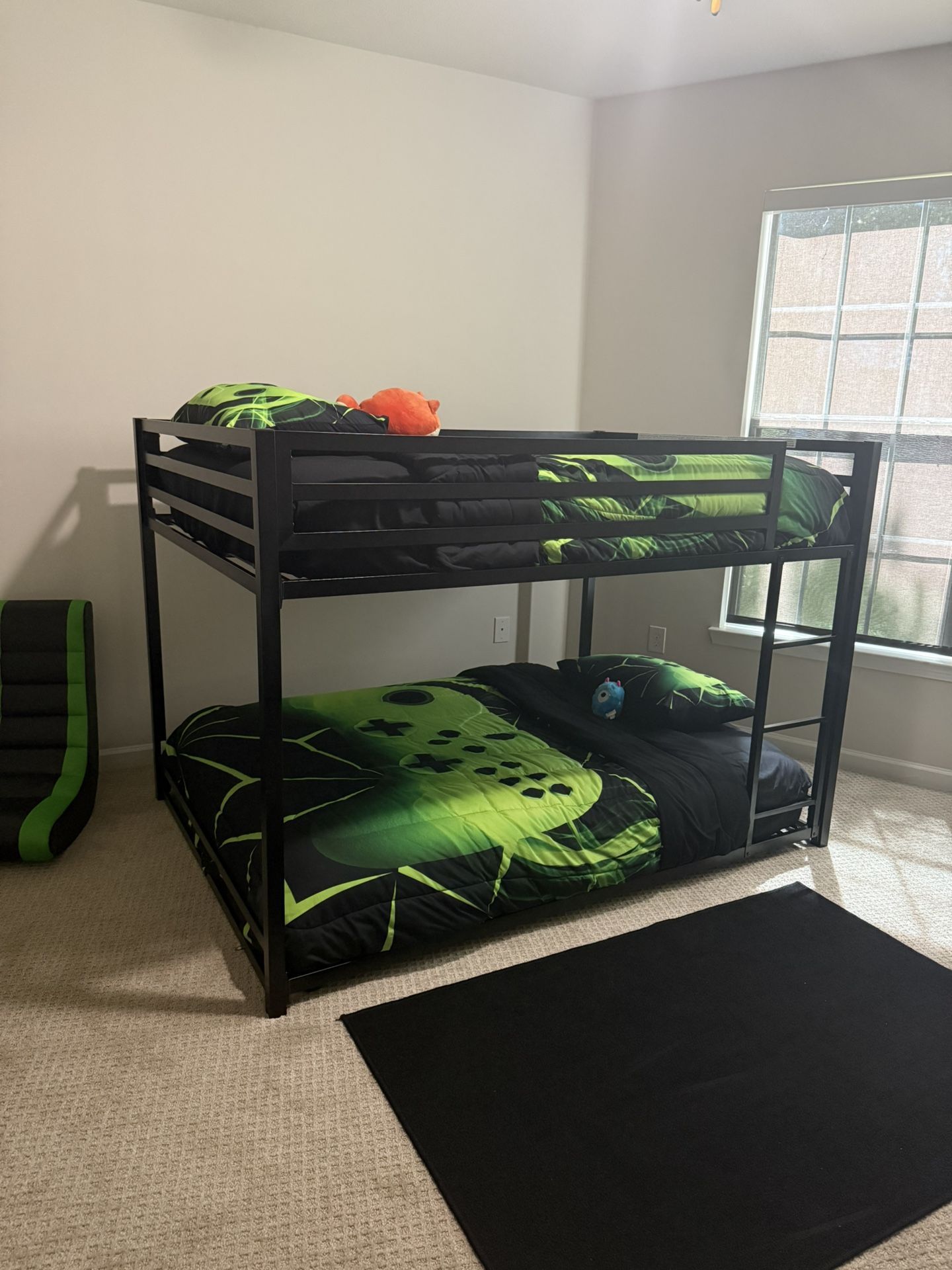 Black Metal Bunk Bed (Full Over Full)