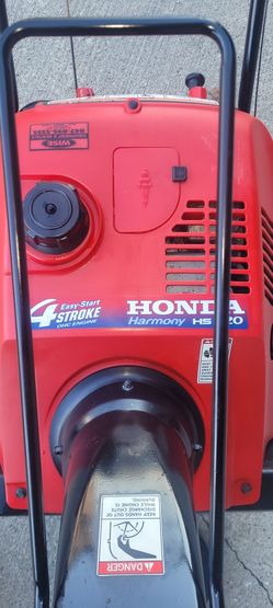 A  NO RUST  Honda HS520 4 Stroke 20 Inch Power House  Snow Blower 