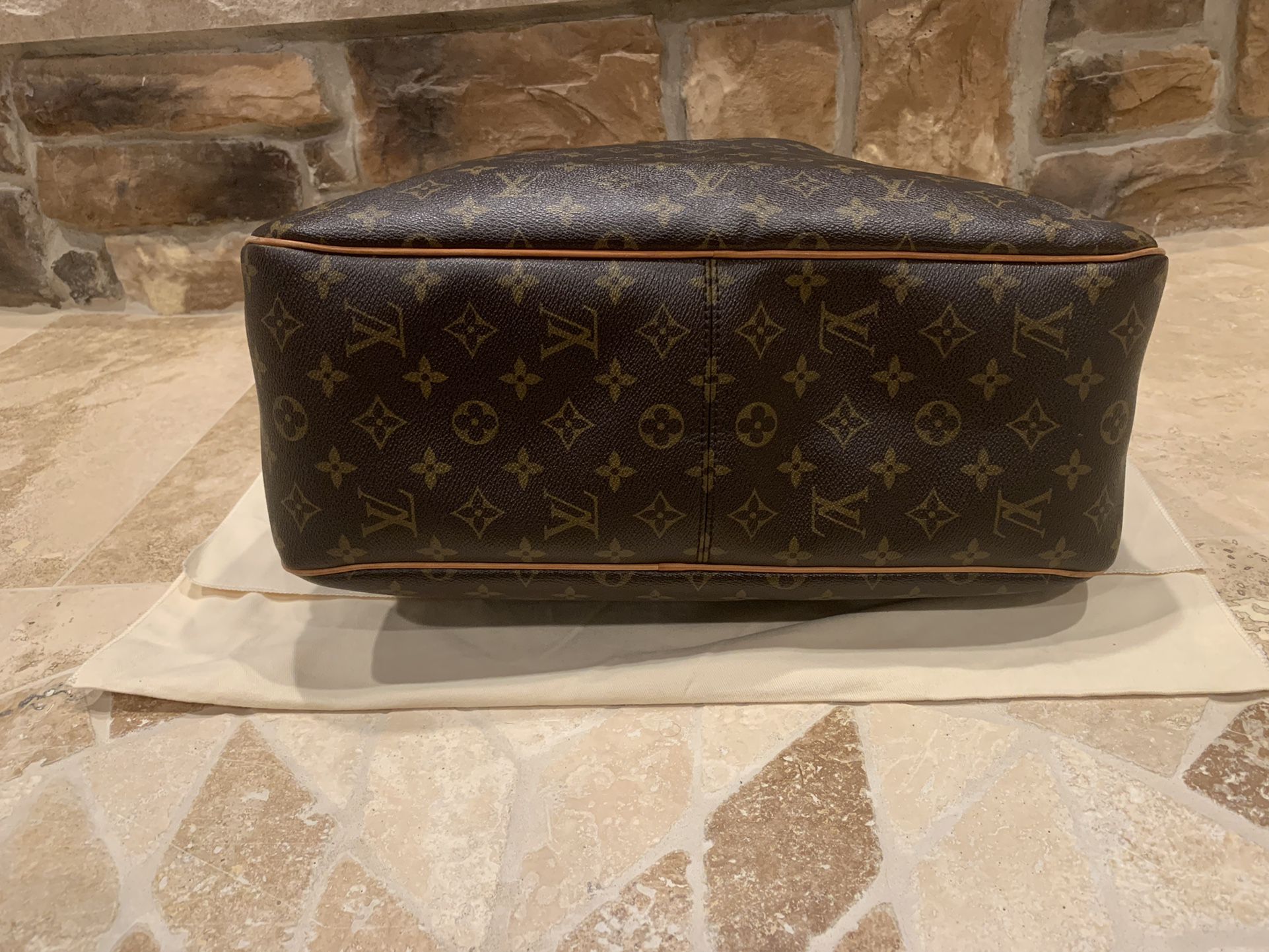 Louis Vuitton GM Delightful Hobo Bag for Sale in Fort Lauderdale, FL -  OfferUp