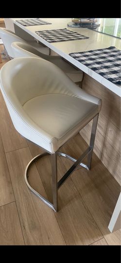 3 countertop chairs