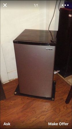 Magic chef mini fridge