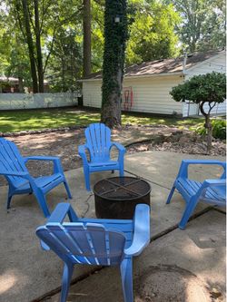 Outdoor Chairs with Fire Pit