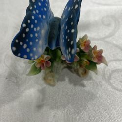 Vintage a CAPODIMONTE porcelain Butterfly 🦋 & Flowers ! Made In Italy ! 