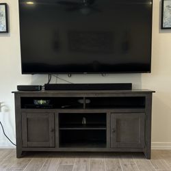 TV Stand/ Entertainment Center 