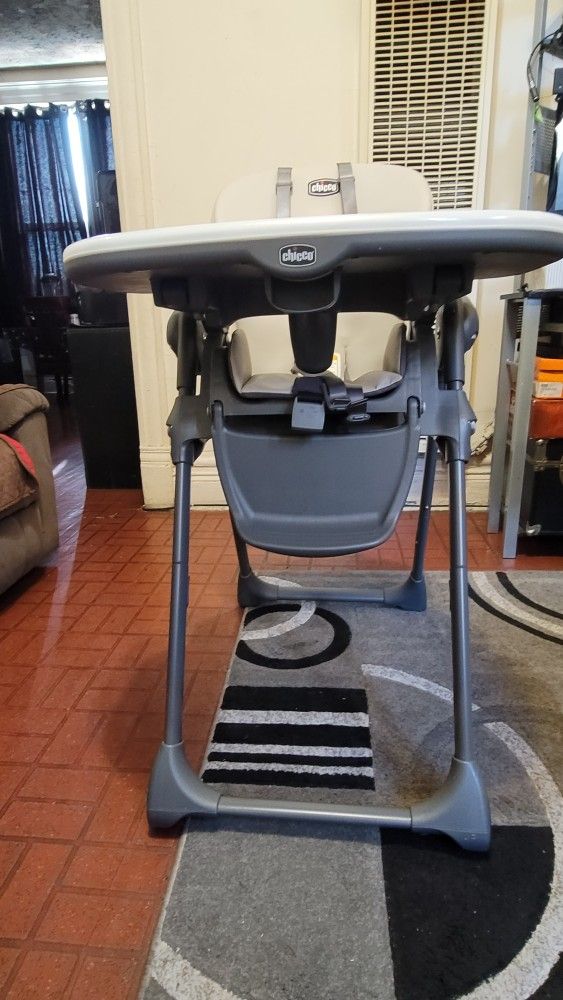 CHICCO POLLY SPACE-SAVING FOLDABLE HIGH CHAIR WITH EASY-ClEAN SEAT PAD CHAIR FOR BABIES AND TODDLER.