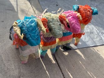 Set of 4 mini piñatas